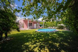 a house with a swimming pool in a yard at Villetta Tinmar Barbie House Verona in Verona