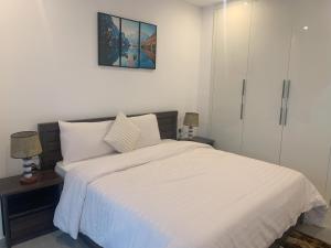 a bedroom with a large white bed with white sheets at Nova luxe 2 Bed Executive Stay in Accra +46 photos