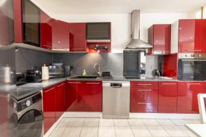 Kuchyň nebo kuchyňský kout v ubytování Serignan Village Appartement