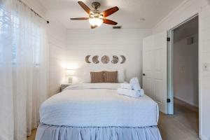 Katil atau katil-katil dalam bilik di The Driftwood Home at Amelia