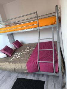 Ein Bett oder Betten in einem Zimmer der Unterkunft Engy2