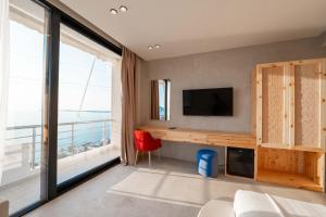 Televisyen dan/atau pusat hiburan di Hotel Ble Ble Vlore