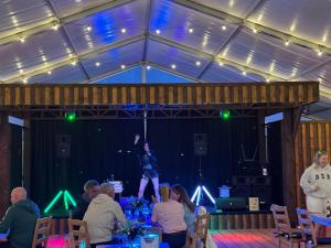 Επισκέπτες που μένουν στο Luxury Bell Tent