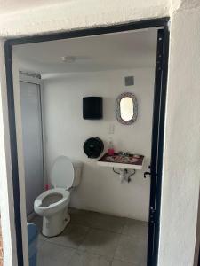 a bathroom with a toilet and a tv in it at Beatiful aparment in the magical town of Orizaba 2 in Orizaba +26 photos