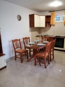 Kuchyň nebo kuchyňský kout v ubytování Apartments with parking spaces Arbanija, Ciovo - 5228
