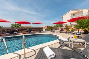 Bassein majutusasutuses Luxury villa with a swimming pool Turanj, Biograd - 18216 või selle lähedal