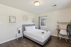 a bedroom with a white bed and a desk at 2br Family Getaway With Wifi Smart Tv #ta in Oklahoma City