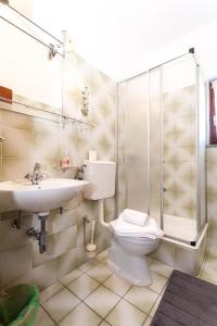 Ένα μπάνιο στο Apartments and rooms with parking space Pakostane, Biograd - 24768