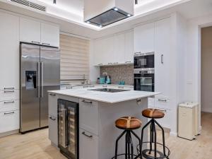 Dapur atau dapur kecil di Villa Blu Brac A Beautiful 3 Bedroom Villa A Stones Throw To The Beach