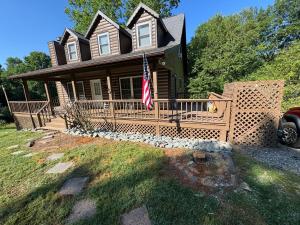 Gallery image of CAPE CODE BEAUTY IN THE APPALACHIANS in Piney Creek