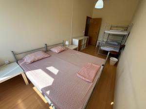 Postel nebo postele na pokoji v ubytování Garden Hostel