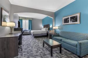 TV a/nebo společenská místnost v ubytování Best Western Executive Inn