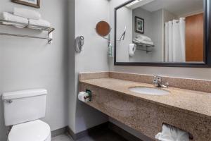 Koupelna v ubytování Best Western Executive Inn + 25 fotografií