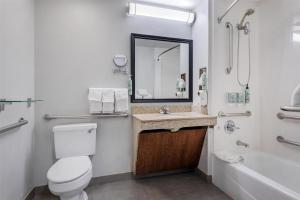 Koupelna v ubytování Best Western Executive Inn