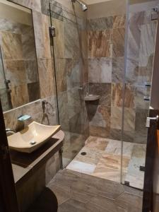 Ένα μπάνιο στο Hotel Las Violetas