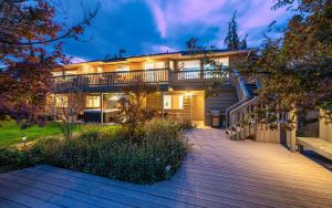 a house with a deck and a balcony at 14 Person Adventure Oasis with Hotub in Wenatchee