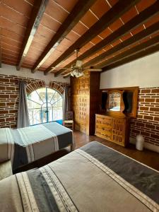 Una cama o camas en una habitación de Posadita Lui de Tepoztlán 13 fotos más