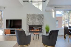 a living room with a fireplace and a tv at La Villa Bali in Pont-Rouge +67 photos