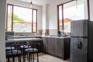 Kuchyň nebo kuchyňský kout v ubytování Toucan Platinum Suites Aparthotel