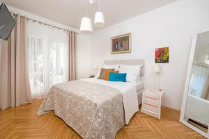 Postel nebo postele na pokoji v ubytování Exquisite Brac Villa 3 Bedrooms Villa Belle Murvica Overlooking The Adriatic Sea Private Pool Murvica