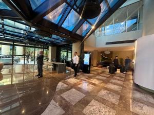 a group of people standing in a lobby at Flat 805 - Av. Ibirapuera, Moema in São Paulo +22 photos