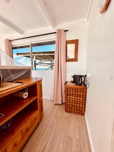 a room with a table and a window at Fare Iriatai in Taputapuapea +35 photos