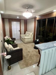 フォルトゥナにあるArenal Living Apartmentのリビングルーム(椅子2脚、ソファ付) +9枚の写真