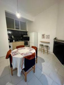 Η κουζίνα ή μικρή κουζίνα στο Modern Central Apartment Netflix Balcony