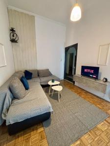 Χώρος καθιστικού στο Modern Central Apartment Netflix Balcony