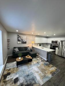 a living room with a couch and a kitchen at 3 STATE FAIR l DT Dallas l FIFA READY l Staycation 1Bd1Ba in Dallas