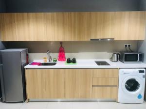 Η κουζίνα ή μικρή κουζίνα στο Dainty Homes at i-City WiFi TV Box and 1 Carpark