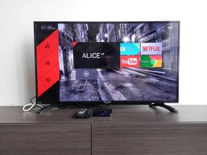 TV a/nebo společenská místnost v ubytování Delight Homes at i-City WiFi TV Box & 1 Carpark