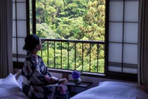 瑞光園-大川 Zuiko Retreat的阳台或露台