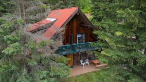 an aerial view of a log cabin with a deck at Helmcken Falls Lodge Cabin Rooms and RV Park in Clearwater +15 photos
