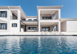 Πισίνα στο ή κοντά στο Luxurious Zadar Villa 5 Bedrooms Villa Tranquil Adore Private Heated Pool & Billiards Table Dalmatia +32 φωτογραφίες
