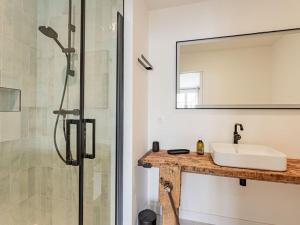 Ванная комната в Maison de charme 4 chambres, jardin, proche plage et port - FR-1-835-34