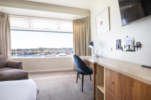 Rúm í herbergi á Gateway Hotel by Nightcap Plus