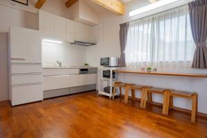 Dapur atau dapur kecil di Yamagata Ryukyu Hatago Onnason with pool