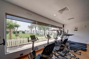 Fitness centrum a/nebo fitness zařízení v ubytování Ajman Beach Hotel