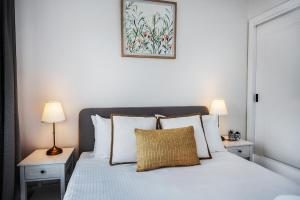 McG Mudgee -Hamptons inspired- with a splash pool客房内的一张或多张床位