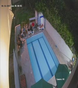 Bazén v ubytování Casa con pisina de 3 habitaciones en Andes 15 mtos jardín nebo v jeho okolí