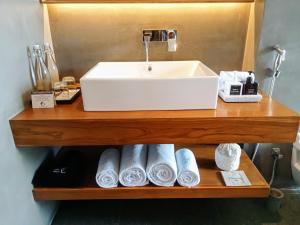 Gallery image of Private Suite, The Coast Sri Lanka in Induruwa +14 photos