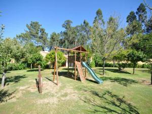 ein Spielplatz mit Rutsche im Hof in der Unterkunft Splendid Ponte De Lima Villa 6 Bedrooms Villa Coura Coura Valley Views in Ponte de Lima