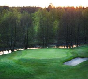 Golf hotelli aladel või selle läheduses