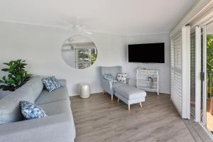 Televisyen dan/atau pusat hiburan di Dockside Apartments Mooloolaba