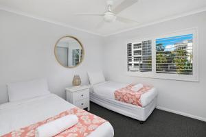 Katil atau katil-katil dalam bilik di Dockside Apartments Mooloolaba