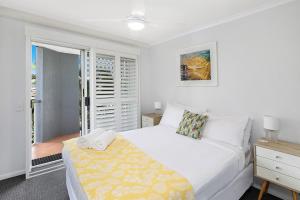 Katil atau katil-katil dalam bilik di Dockside Apartments Mooloolaba