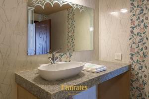 Emirates Luxury Desert Camps的一间浴室