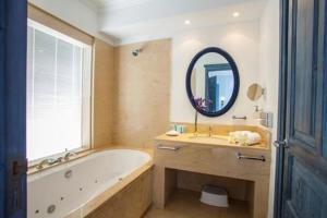 O baie la Premium Protaras Villa Villa Mine 2 Bedrooms Private Outdoor Pool Furnished Sun Terrace Shaded Furnished Terrace Private Garden Fig