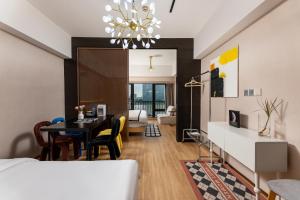 Łóżko lub łóżka w pokoju w obiekcie Manriver Executive Apartments